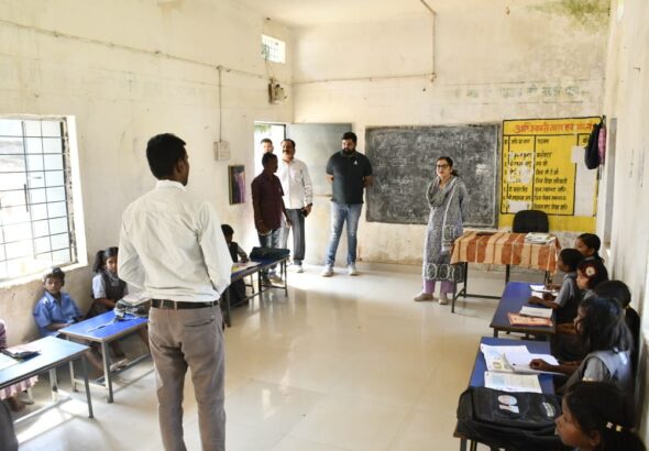 स्कूल निरीक्षण - कलेक्टर (2)