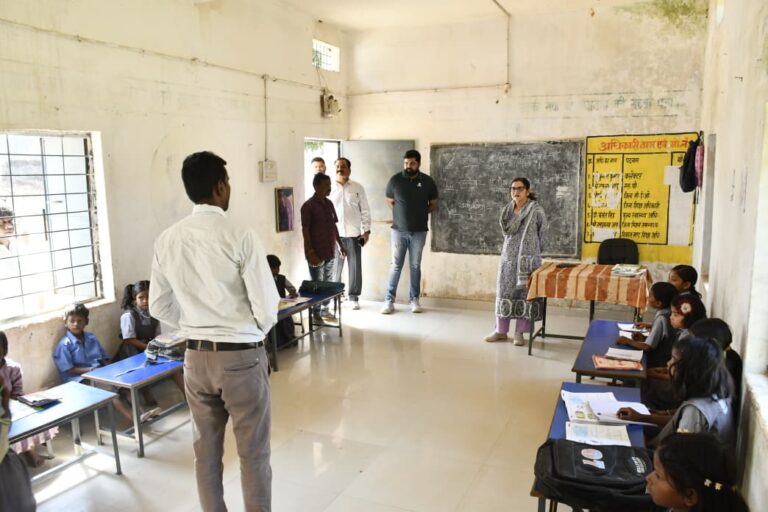 स्कूल निरीक्षण - कलेक्टर (2)